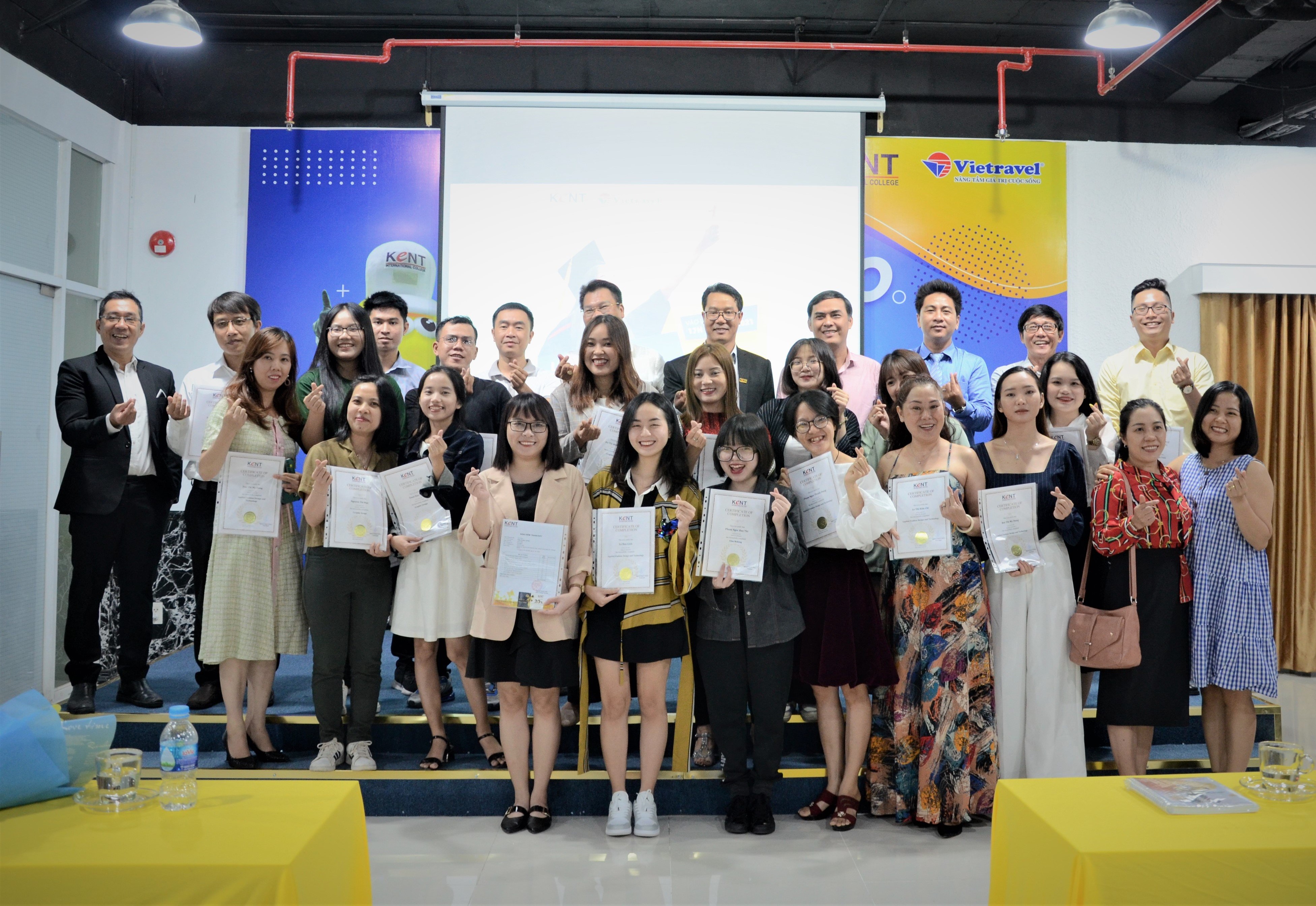 LỄ TỐT NGHIỆP CÁC KHOÁ HỌC NGẮN HẠN & TALKSHOW: THE STORY OF EVENT CONCEPT MANAGAMENT